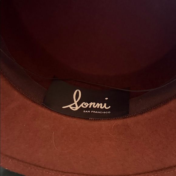 Elegant Brown Hat with Cream Floral Accent